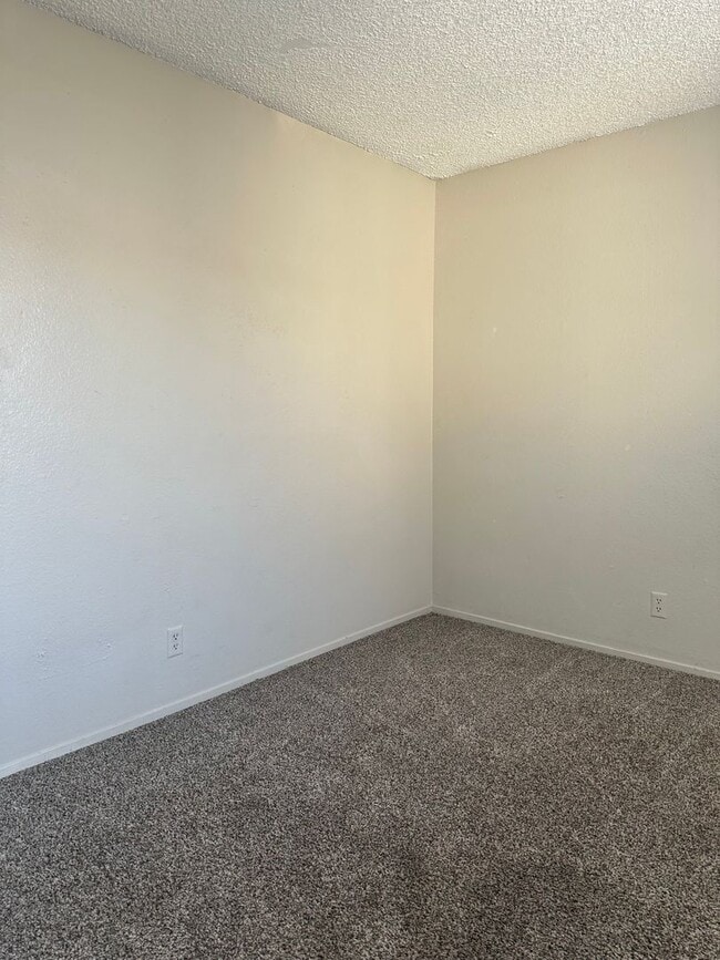 Building Photo - Three bedroom townhome with 2 car garage a...
