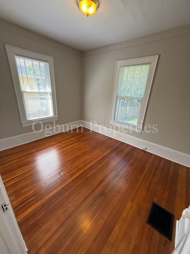 Building Photo - 113 E Sprague St