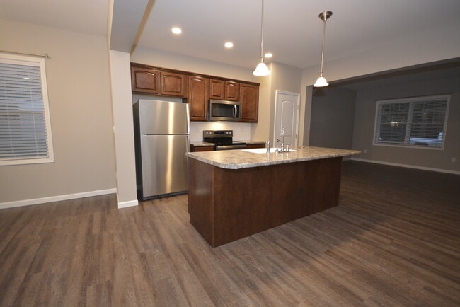 Building Photo - 512 Dearbaugh Ave