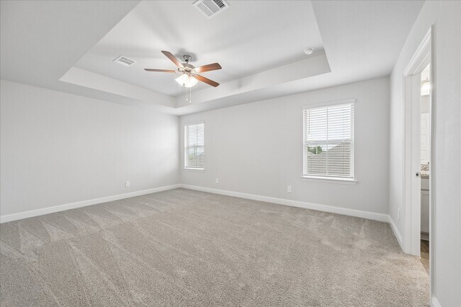 Building Photo - 10 Greenbriar Lp