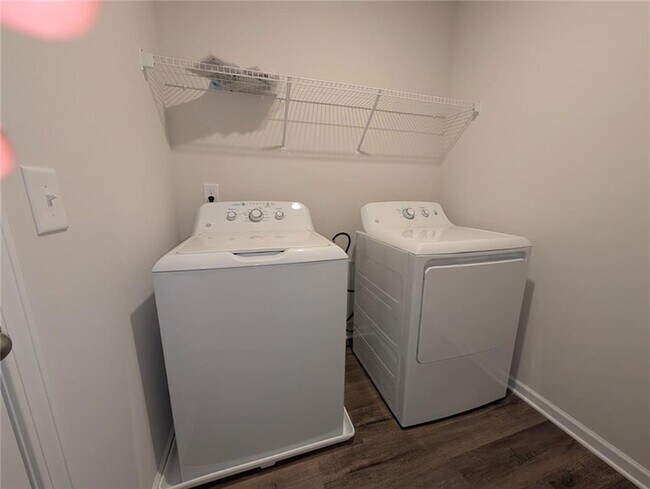 Building Photo - 168 Parkwood Dr