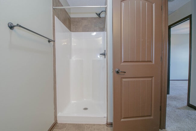 Building Photo - 1450 Raven Rd