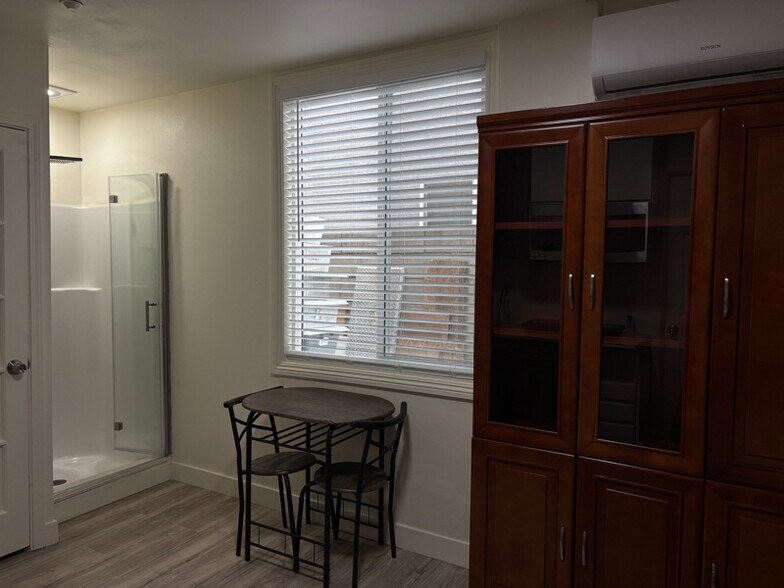 Building Photo - 15111 Hemlock Ave