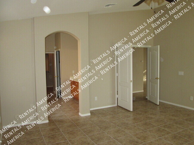 Building Photo - Spacious 3 Bedrm in Pecan Creek