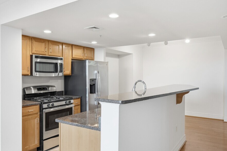 Building Photo - 414 Water St