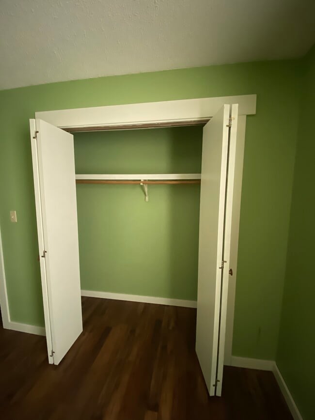 Building Photo - 619 W Edgewood St