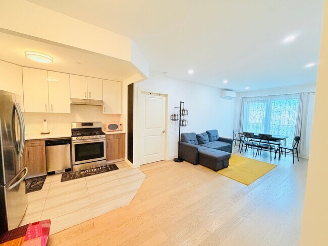Building Photo - Charming 1BR Condo in Rego Park