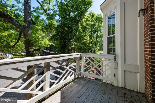 Building Photo - 102 Lounsbury Pl