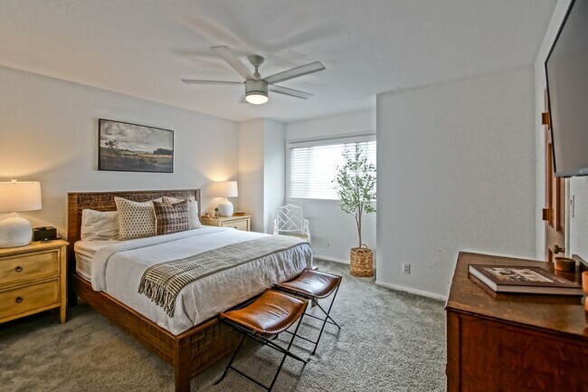 Building Photo - CHARMING & SPACIOUS, 5BR3.5BA HOME W/ PRIVATE YARD, BALCONY & SPRAWLING LIVING SPACE NEXT TO SAND...