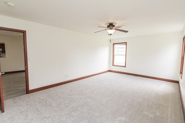 Building Photo - 3 Bedroom / 2 Bathroom Home for Rent in Va...
