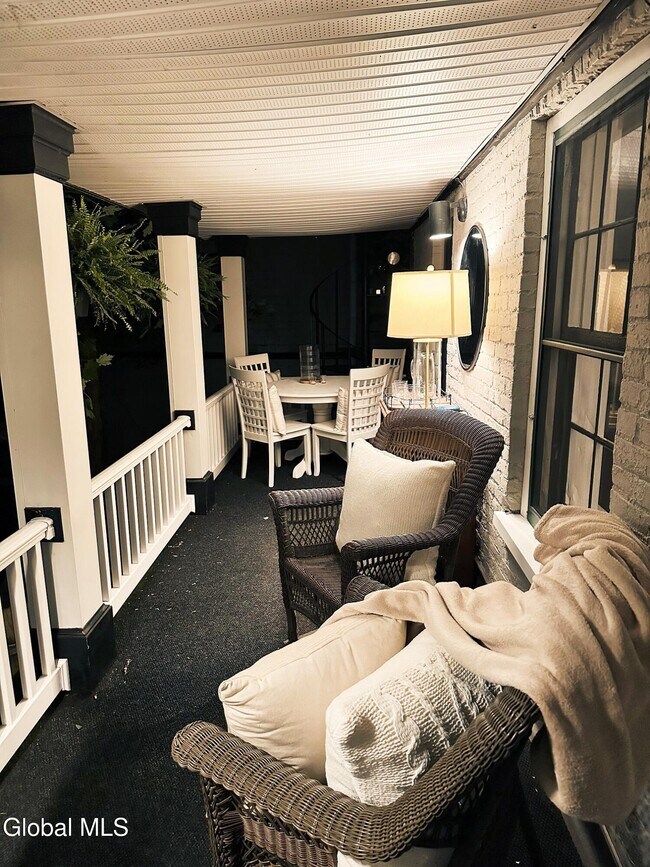 Building Photo - 590 N Broadway