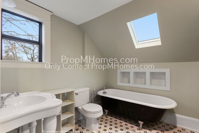Building Photo - Discover Serenity in King Neighborhood!