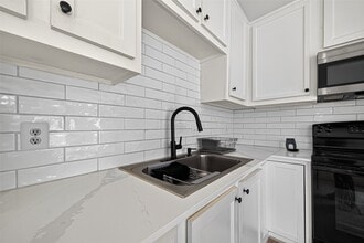 Building Photo - 3403 Hillstone Dr