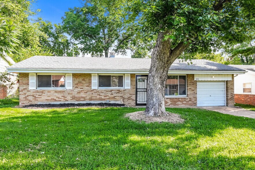 Building Photo - 933 Lebon Dr