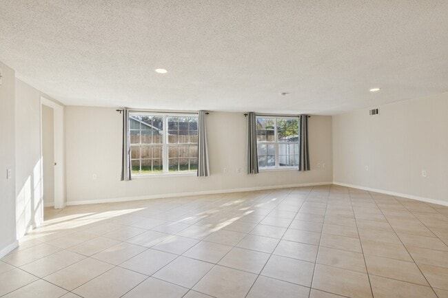 Building Photo - 1861 Dolphin Dr