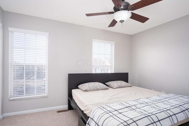 Building Photo - 5286 Royal Arch Casca Dr