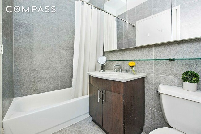 Building Photo - 80 John St