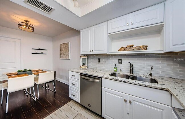 Building Photo - 2739 Sherbrooke Ln