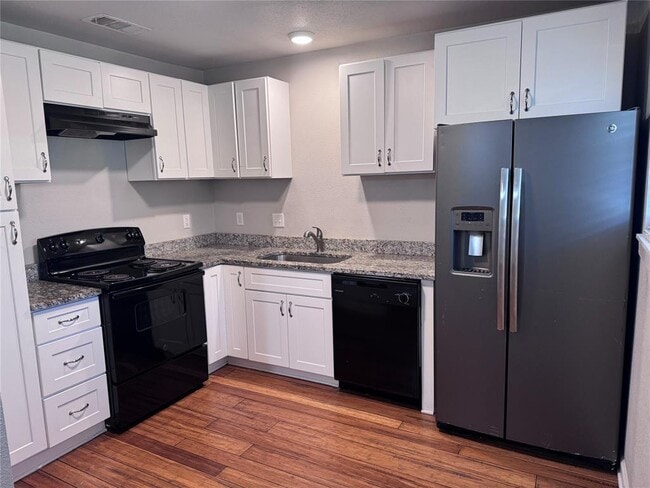 Building Photo - 901 Parmer Ave