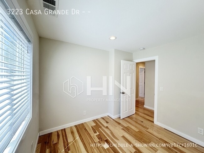 Building Photo - 3223 Casa Grande Dr