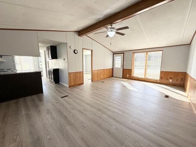 Building Photo - 914 Davenport Rd