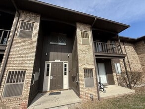 Building Photo - 250 E Thirteen Mile Rd