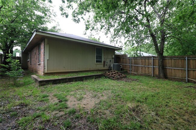 Building Photo - 1616 Windsong Ln