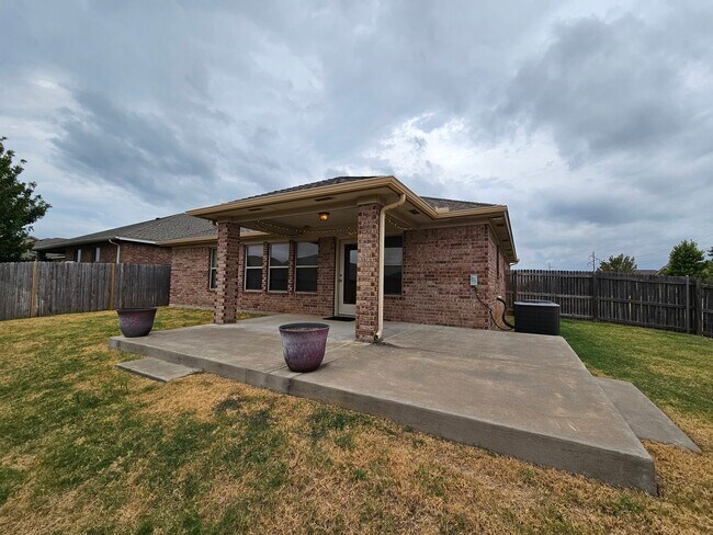 Building Photo - 2921 Lerkim Ln