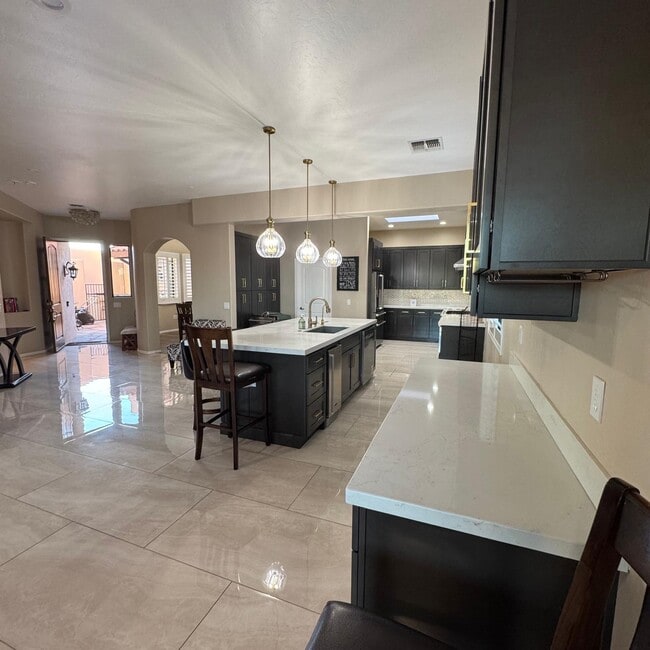 Building Photo - 1111 Vista De Los Alamos