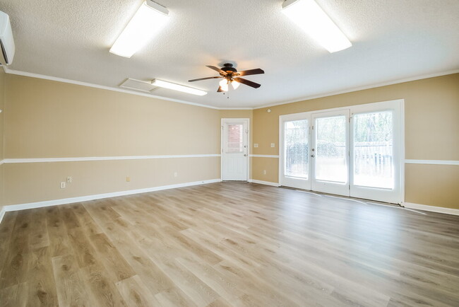 Building Photo - 3330 Salem Cove Dr