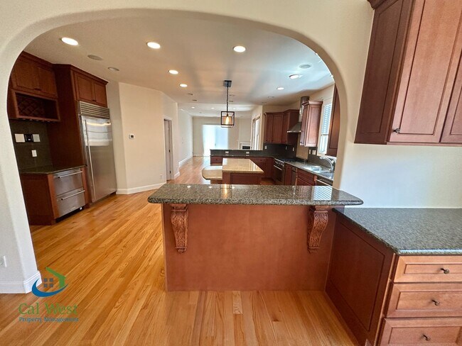 Building Photo - $7995 - Executive 4 bed, 3 full bath, Palo...