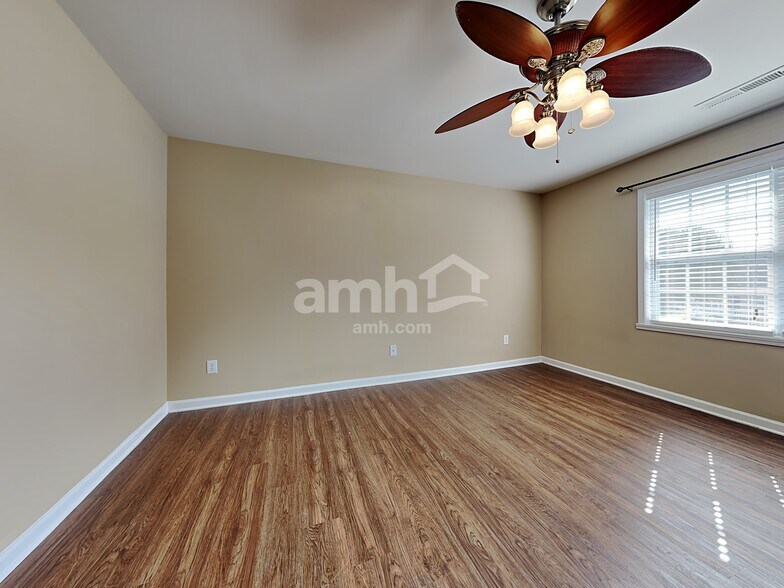 Building Photo - 5065 Walden Ridge Dr