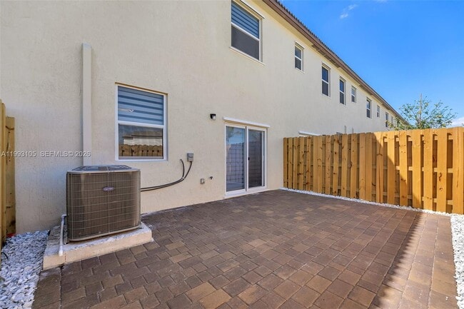 Building Photo - 2425 SE 28th Dr