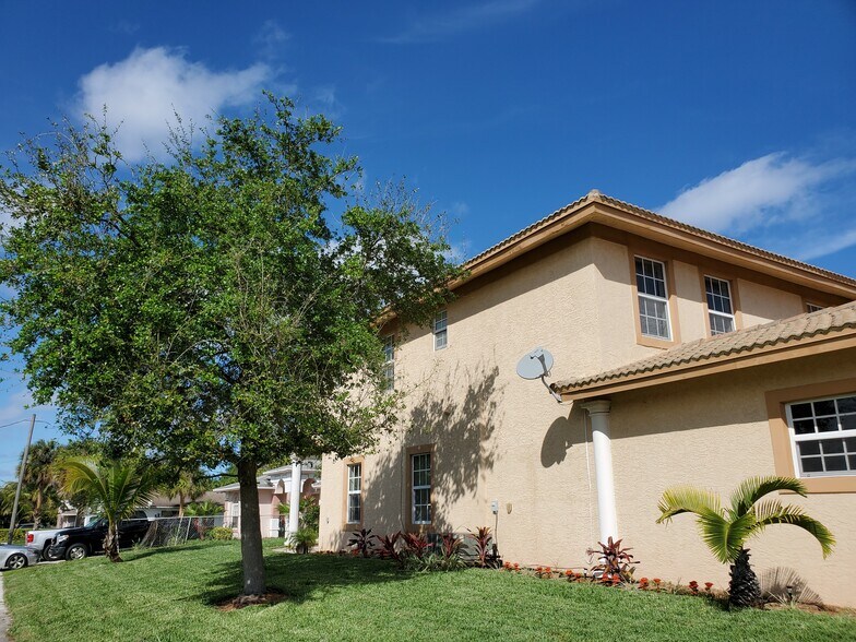 Building Photo - 197 NW Eller St