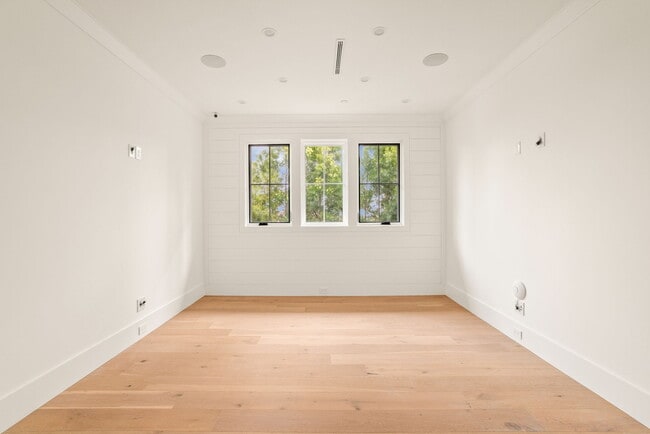 Building Photo - 9022 Monte Mar Dr
