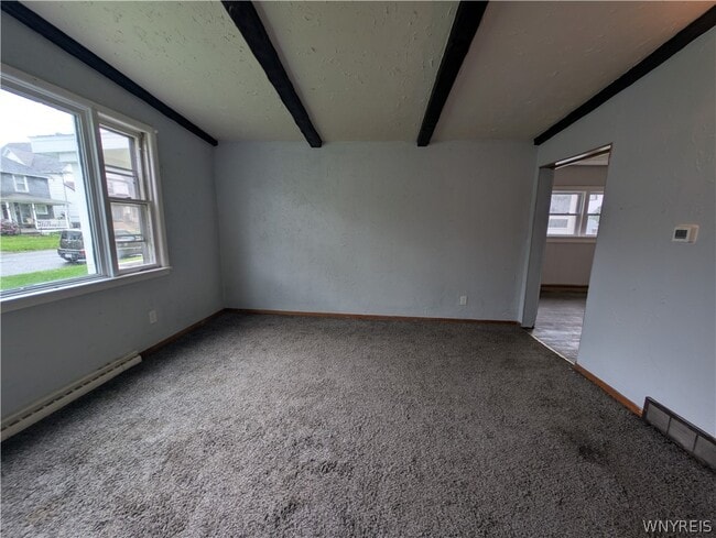 Building Photo - 627 Deer St