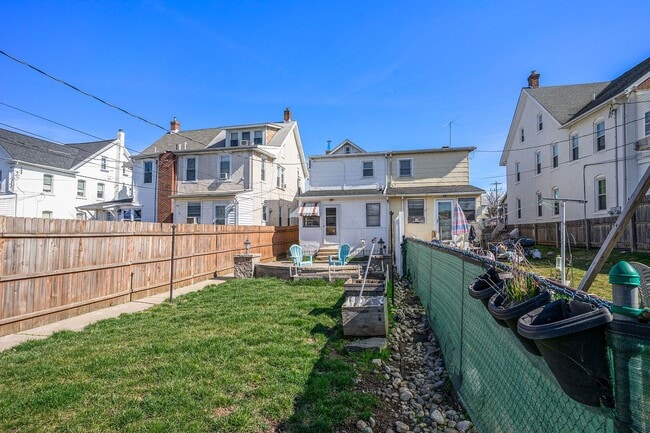Building Photo - Beautiful 3 Bedroom Twin in Lansdale with garage $2,400/month