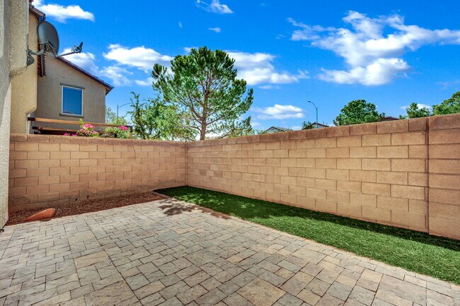 Building Photo - LOCATION IS KEY FOR SHOPPING AND SOCIALIZING