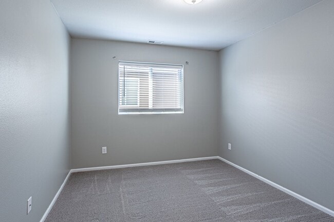 Building Photo - Beautiful 4 bedroom, 2.5 bath home in Rain...