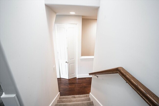 Building Photo - 5648 Larkin St
