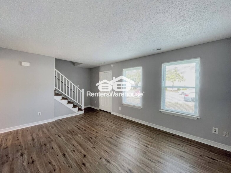 Building Photo - 4157 Holly Cove Dr