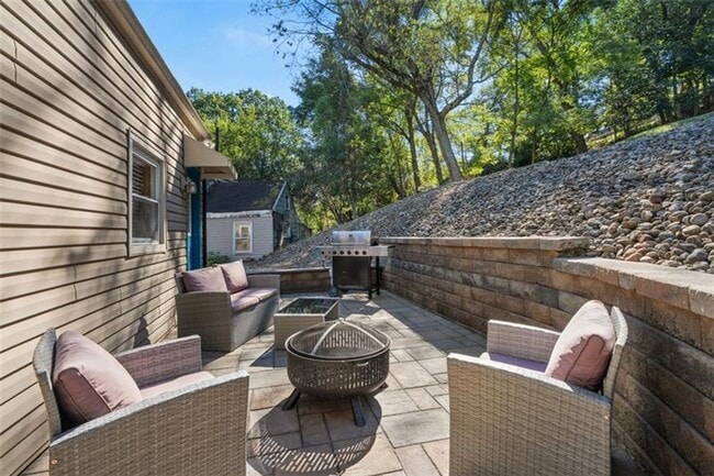 Building Photo - 3-Bedroom Home in Carrick on Private Street