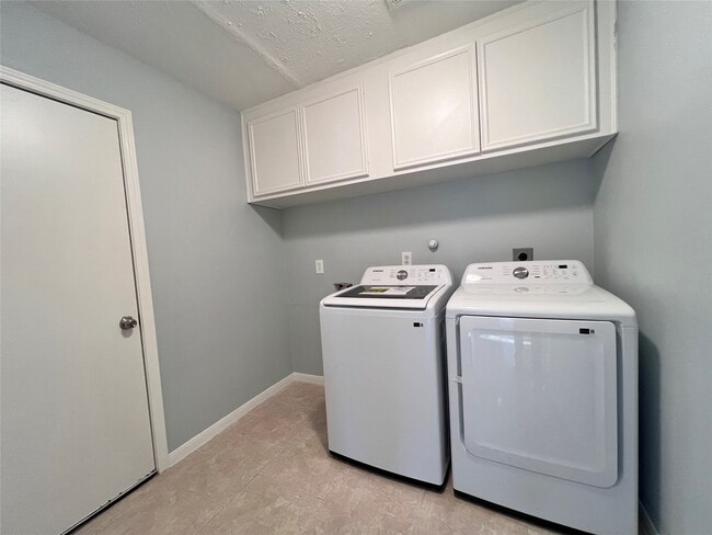 Building Photo - 3311 Whitebud Dr