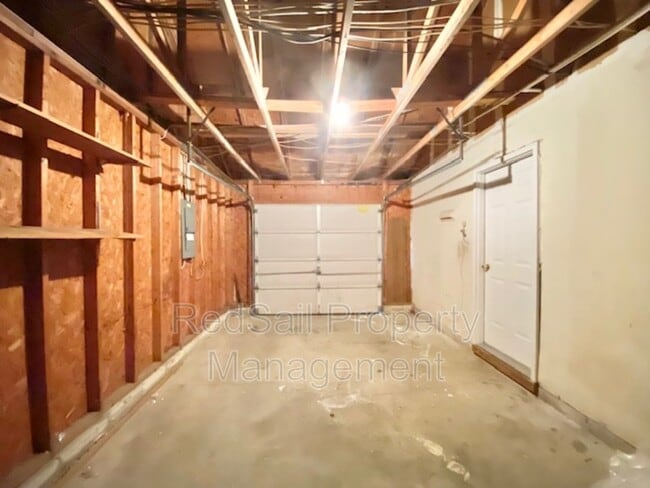 Building Photo - 200 S Hunt Club Run