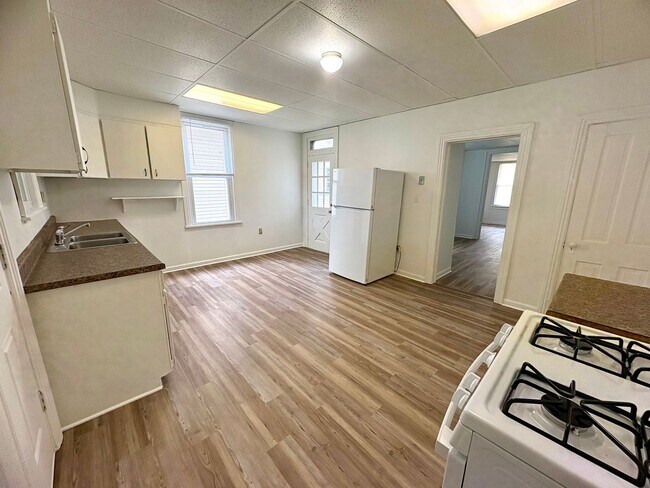 Building Photo - 3 Bedroom 1.5 Bathroom in Highspire!