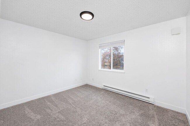 Building Photo - 1515 N Bowdish Rd