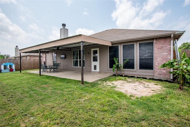 Building Photo - 113 Windsor-