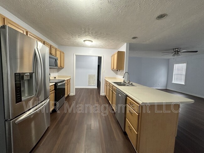 Building Photo - 223 Woodland Dr
