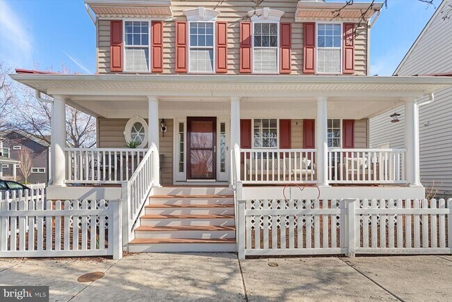 Building Photo - 301 Adelaide Dr