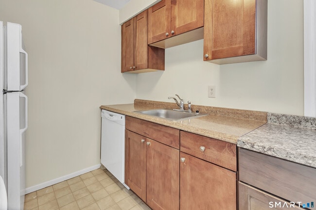 Building Photo - 100 Silliman St